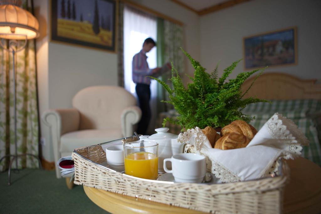 Landhaus Hotel Brovary Eksteriør billede
