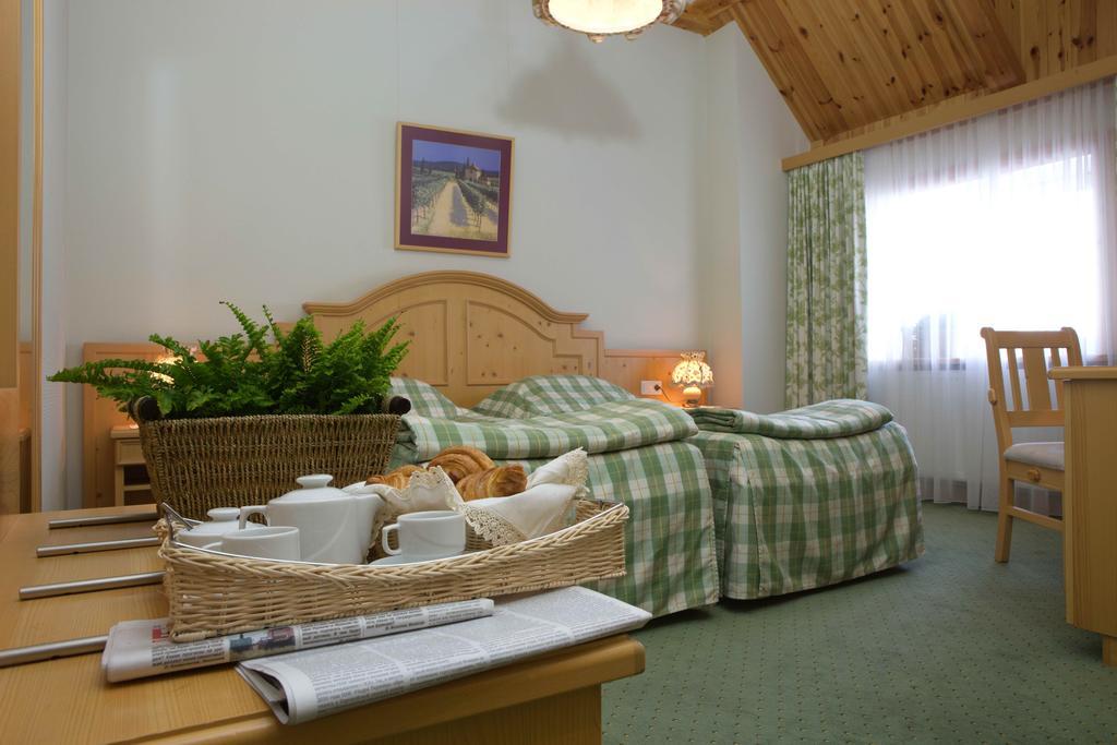 Landhaus Hotel Brovary Eksteriør billede